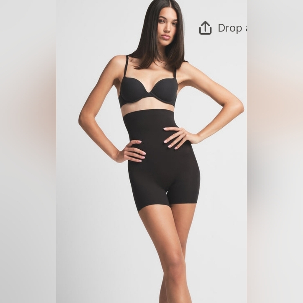 NWT Everyday Sculpt Mid-thigh Highwaist Shorts